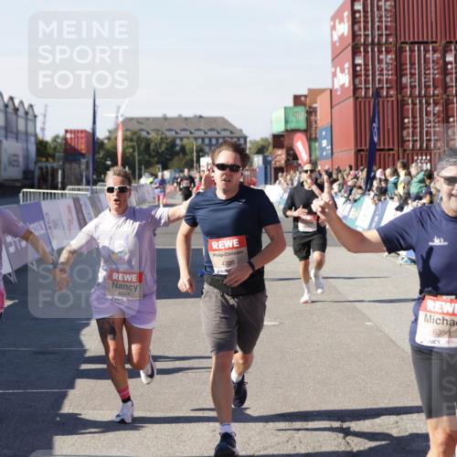 03.10.2025 - Köhlbrandbrückenlauf Jannik Wohlers http://msf.ph/oto/9124291 03.10.2025 13:06:12 Ziel 4504, 4635, 4738, 6222, 6224, 6323, 6356, 6510, 6850 meine-sportfotos.de