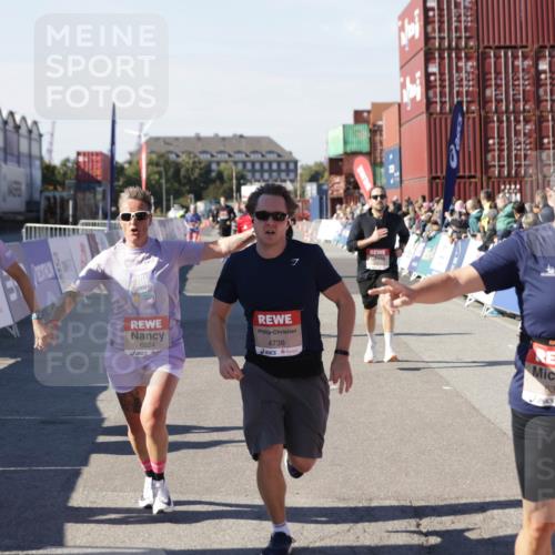 03.10.2025 - Köhlbrandbrückenlauf Jannik Wohlers http://msf.ph/oto/9124297 03.10.2025 13:06:12 Ziel 4504, 4635, 4738, 6222, 6224, 6323, 6356, 6510, 6850 meine-sportfotos.de