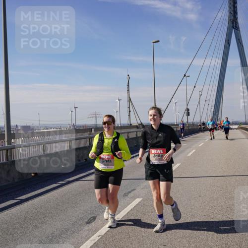 03.10.2025 - Köhlbrandbrückenlauf Michael Burmester http://msf.ph/oto/9124318 03.10.2025 13:07:19 Position 2 5232, 5257 meine-sportfotos.de