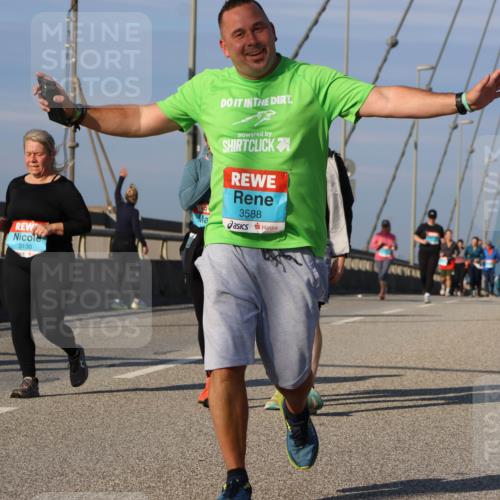 03.10.2025 - Köhlbrandbrückenlauf Strokosch-Dieckow http://msf.ph/oto/9124329 03.10.2025 10:04:43 Position 2 3130, 3588 meine-sportfotos.de