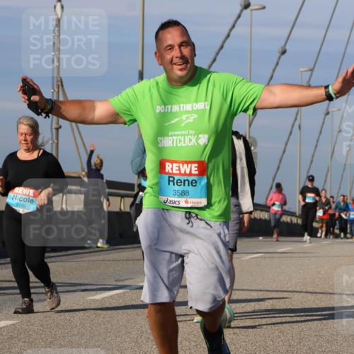 03.10.2025 - Köhlbrandbrückenlauf Strokosch-Dieckow http://msf.ph/oto/9124330 03.10.2025 10:04:43 Position 2 3130, 3588 meine-sportfotos.de