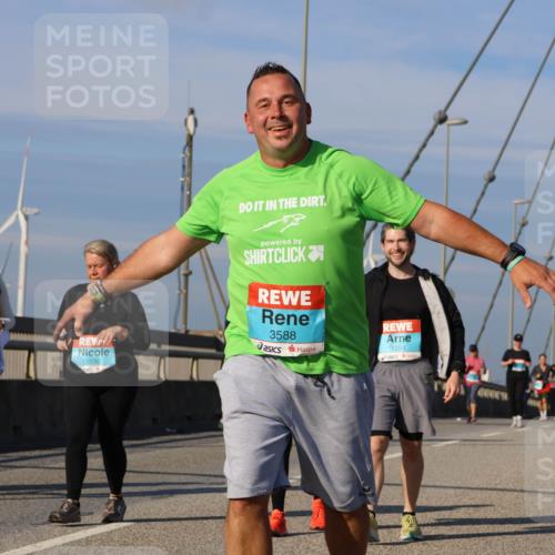 03.10.2025 - Köhlbrandbrückenlauf Strokosch-Dieckow http://msf.ph/oto/9124334 03.10.2025 10:04:43 Position 2 3130, 3588, 1254 meine-sportfotos.de