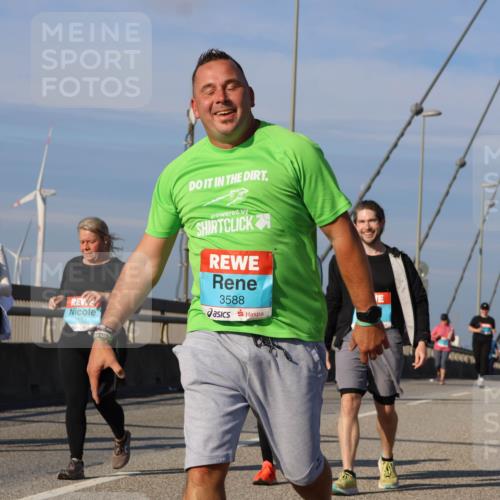 03.10.2025 - Köhlbrandbrückenlauf Strokosch-Dieckow http://msf.ph/oto/9124342 03.10.2025 10:04:43 Position 2 3130, 3588 meine-sportfotos.de