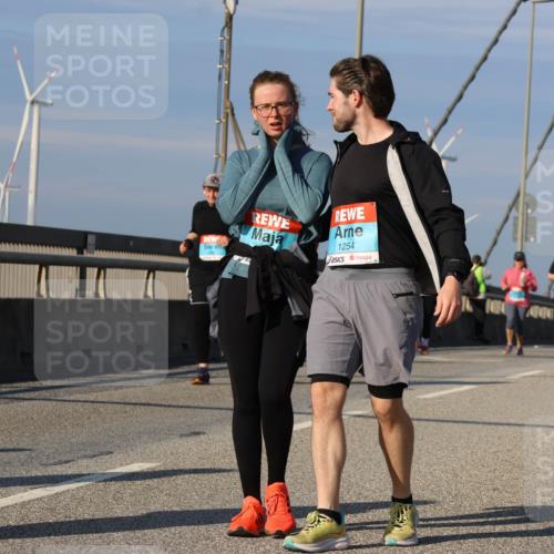 03.10.2025 - Köhlbrandbrückenlauf Strokosch-Dieckow http://msf.ph/oto/9124345 03.10.2025 10:04:45 Position 2 1254 meine-sportfotos.de