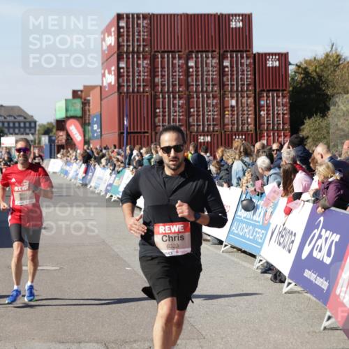 03.10.2025 - Köhlbrandbrückenlauf Jannik Wohlers http://msf.ph/oto/9124352 03.10.2025 13:06:14 Ziel 4504, 4635, 4738, 6222, 6224, 6323, 6356, 6850 meine-sportfotos.de