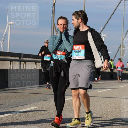 03.10.2025 - Köhlbrandbrückenlauf Strokosch-Dieckow http://msf.ph/oto/9124356 03.10.2025 10:04:46 Position 2 1254, 7000 meine-sportfotos.de