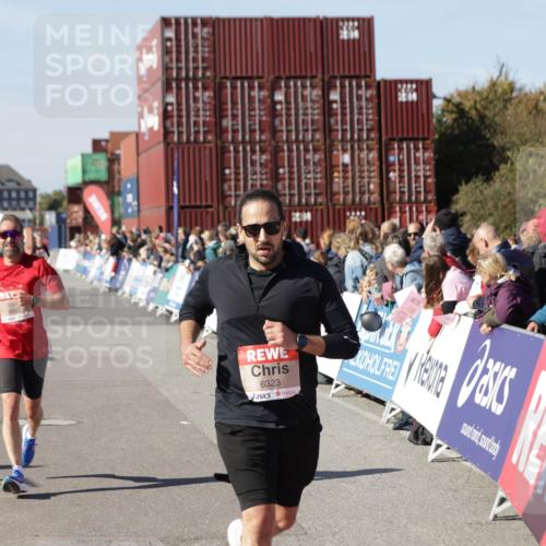 03.10.2025 - Köhlbrandbrückenlauf Jannik Wohlers http://msf.ph/oto/9124357 03.10.2025 13:06:14 Ziel 4504, 4635, 4738, 6222, 6224, 6323, 6356, 6850 meine-sportfotos.de