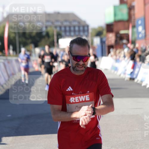 03.10.2025 - Köhlbrandbrückenlauf Jannik Wohlers http://msf.ph/oto/9124359 03.10.2025 13:06:15 Ziel 4504, 4635, 4738, 6222, 6224, 6323, 6356, 6850 meine-sportfotos.de