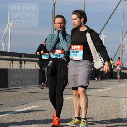 03.10.2025 - Köhlbrandbrückenlauf Strokosch-Dieckow http://msf.ph/oto/9124363 03.10.2025 10:04:46 Position 2 1254, 101 meine-sportfotos.de
