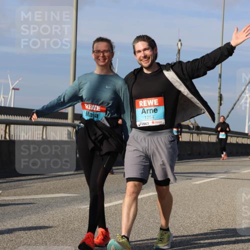 03.10.2025 - Köhlbrandbrückenlauf Strokosch-Dieckow http://msf.ph/oto/9124365 03.10.2025 10:04:47 Position 2 1254 meine-sportfotos.de