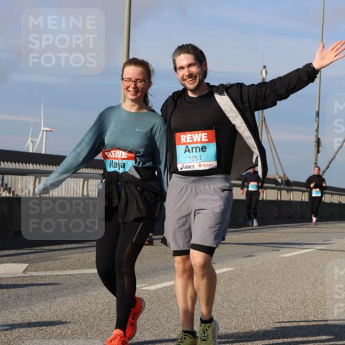 03.10.2025 - Köhlbrandbrückenlauf Strokosch-Dieckow http://msf.ph/oto/9124381 03.10.2025 10:04:48 Position 2 1254 meine-sportfotos.de
