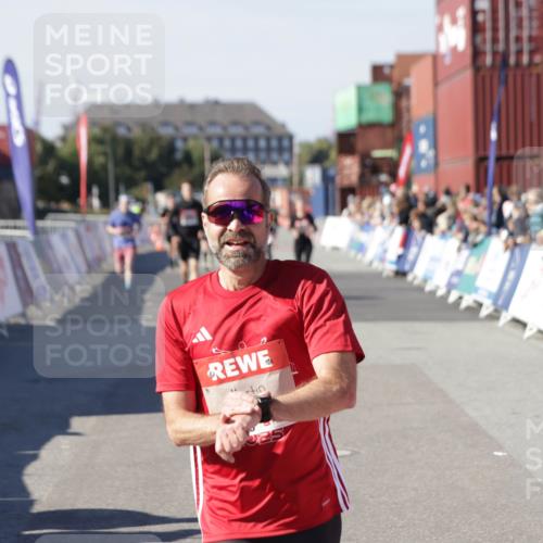 03.10.2025 - Köhlbrandbrückenlauf Jannik Wohlers http://msf.ph/oto/9124382 03.10.2025 13:06:16 Ziel 4504, 4635, 4738, 6222, 6224, 6323, 6356, 6850 meine-sportfotos.de