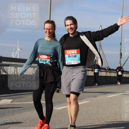 03.10.2025 - Köhlbrandbrückenlauf Strokosch-Dieckow http://msf.ph/oto/9124386 03.10.2025 10:04:48 Position 2 1254 meine-sportfotos.de