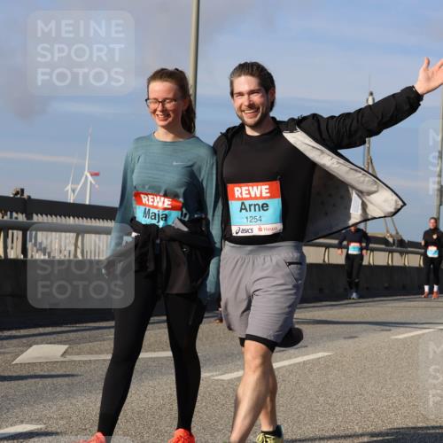 03.10.2025 - Köhlbrandbrückenlauf Strokosch-Dieckow http://msf.ph/oto/9124394 03.10.2025 10:04:48 Position 2 1254 meine-sportfotos.de