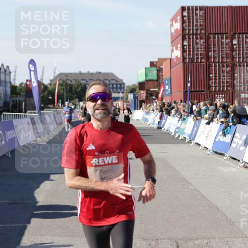 03.10.2025 - Köhlbrandbrückenlauf Jannik Wohlers http://msf.ph/oto/9124395 03.10.2025 13:06:16 Ziel 4504, 4635, 4738, 6222, 6224, 6323, 6356, 6850 meine-sportfotos.de