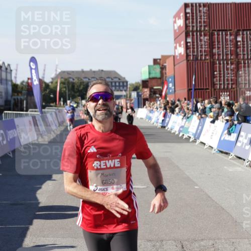 03.10.2025 - Köhlbrandbrückenlauf Jannik Wohlers http://msf.ph/oto/9124397 03.10.2025 13:06:16 Ziel 4504, 4635, 4738, 6222, 6224, 6323, 6356, 6850 meine-sportfotos.de