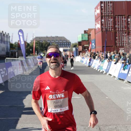 03.10.2025 - Köhlbrandbrückenlauf Jannik Wohlers http://msf.ph/oto/9124403 03.10.2025 13:06:16 Ziel 4504, 4635, 4738, 6222, 6224, 6323, 6356, 6850 meine-sportfotos.de