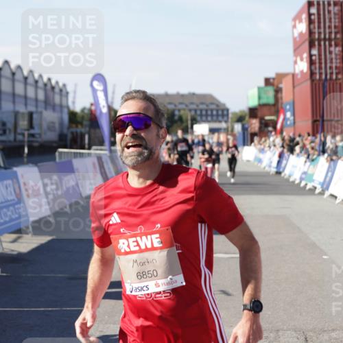 03.10.2025 - Köhlbrandbrückenlauf Jannik Wohlers http://msf.ph/oto/9124414 03.10.2025 13:06:16 Ziel 4504, 4635, 4738, 6222, 6224, 6323, 6356, 6850 meine-sportfotos.de