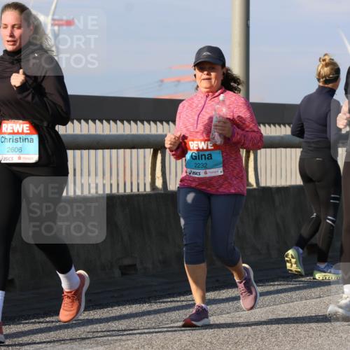 03.10.2025 - Köhlbrandbrückenlauf Strokosch-Dieckow http://msf.ph/oto/9124415 03.10.2025 10:04:55 Position 2 2606, 2232, 2014 meine-sportfotos.de