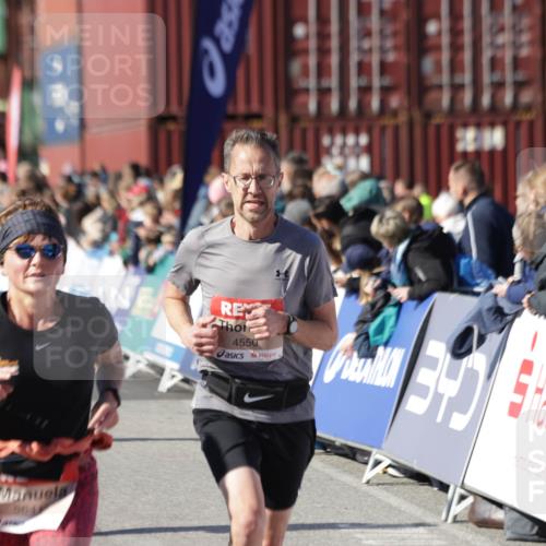 03.10.2025 - Köhlbrandbrückenlauf Jannik Wohlers http://msf.ph/oto/9124444 03.10.2025 13:06:23 Ziel 4124, 4550, 4658, 4659, 5563, 5641, 5970, 6193, 6323, 6850 meine-sportfotos.de
