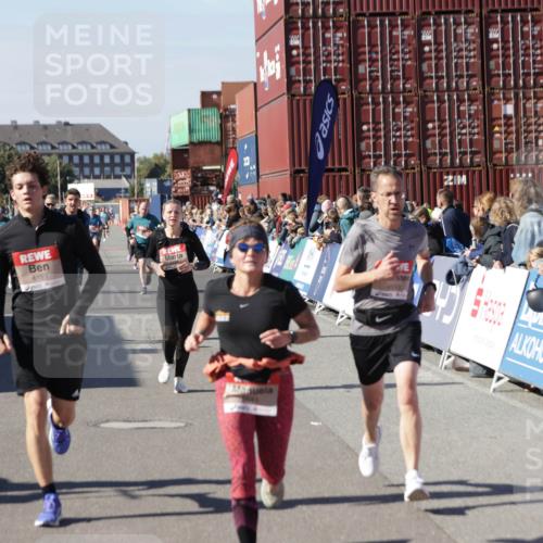 03.10.2025 - Köhlbrandbrückenlauf Jannik Wohlers http://msf.ph/oto/9124447 03.10.2025 13:06:23 Ziel 4124, 4550, 4658, 4659, 5563, 5641, 5970, 6193, 6323, 6850 meine-sportfotos.de