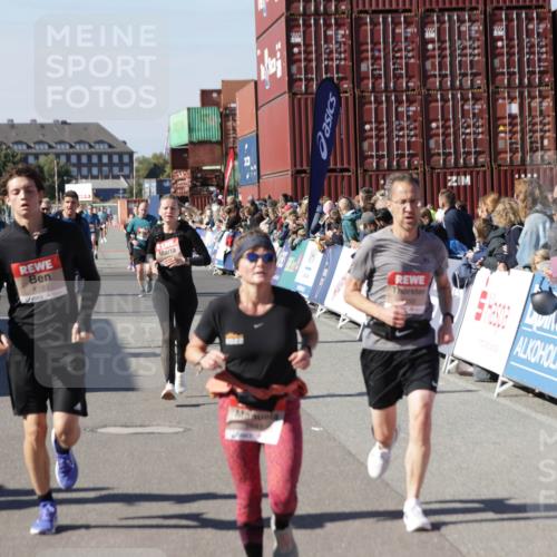 03.10.2025 - Köhlbrandbrückenlauf Jannik Wohlers http://msf.ph/oto/9124455 03.10.2025 13:06:23 Ziel 4124, 4550, 4658, 4659, 5563, 5641, 5970, 6193, 6323, 6850 meine-sportfotos.de
