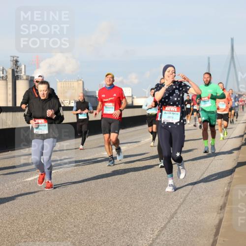 03.10.2025 - Köhlbrandbrückenlauf Lena Gebhardt http://msf.ph/oto/9124462 03.10.2025 09:45:54 Position 2 284, 2979 meine-sportfotos.de
