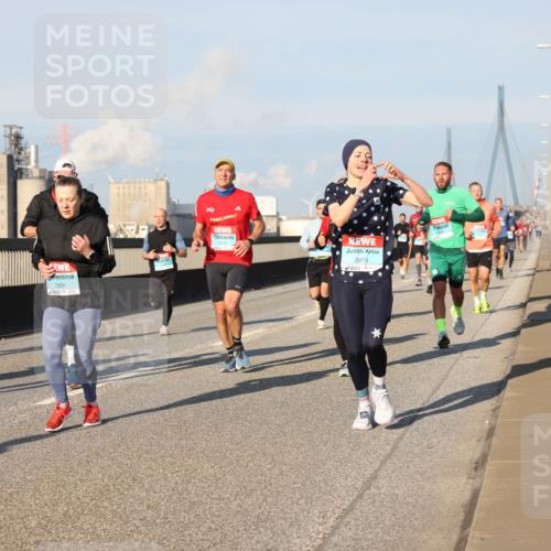 03.10.2025 - Köhlbrandbrückenlauf Lena Gebhardt http://msf.ph/oto/9124465 03.10.2025 09:45:54 Position 2 1284, 1219, 2979 meine-sportfotos.de