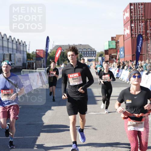 03.10.2025 - Köhlbrandbrückenlauf Jannik Wohlers http://msf.ph/oto/9124469 03.10.2025 13:06:24 Ziel 4124, 4396, 4550, 4658, 4659, 5563, 5641, 5970, 6193, 6850 meine-sportfotos.de