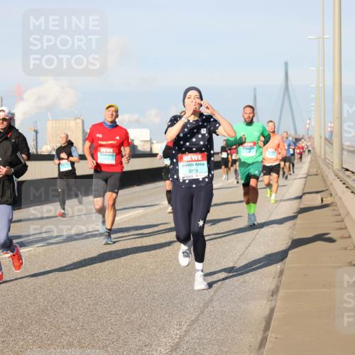 03.10.2025 - Köhlbrandbrückenlauf Lena Gebhardt http://msf.ph/oto/9124470 03.10.2025 09:45:54 Position 2 284, 2979 meine-sportfotos.de