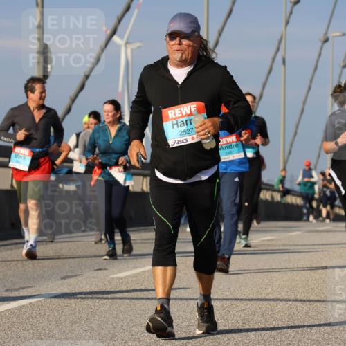 03.10.2025 - Köhlbrandbrückenlauf Strokosch-Dieckow http://msf.ph/oto/9124471 03.10.2025 10:05:04 Position 2 2527, 2487 meine-sportfotos.de