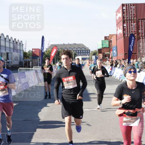 03.10.2025 - Köhlbrandbrückenlauf Jannik Wohlers http://msf.ph/oto/9124474 03.10.2025 13:06:24 Ziel 4124, 4396, 4550, 4658, 4659, 5563, 5641, 5970, 6193, 6850 meine-sportfotos.de