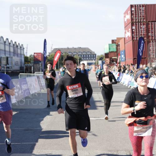 03.10.2025 - Köhlbrandbrückenlauf Jannik Wohlers http://msf.ph/oto/9124475 03.10.2025 13:06:24 Ziel 4124, 4396, 4550, 4658, 4659, 5563, 5641, 5970, 6193, 6850 meine-sportfotos.de