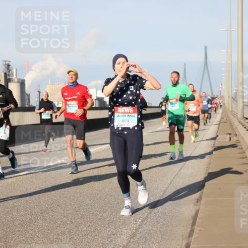 03.10.2025 - Köhlbrandbrückenlauf Lena Gebhardt http://msf.ph/oto/9124485 03.10.2025 09:45:54 Position 2 1284, 4, 1219, 2979 meine-sportfotos.de