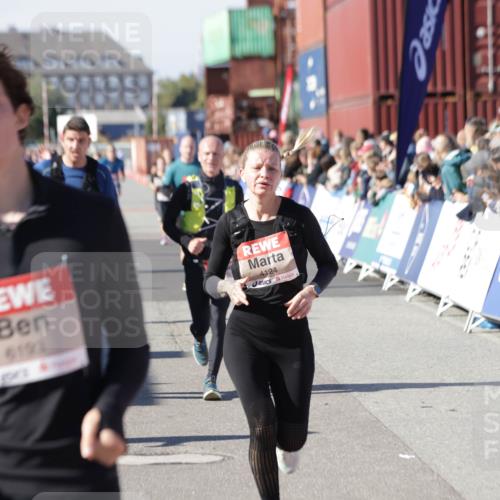 03.10.2025 - Köhlbrandbrückenlauf Jannik Wohlers http://msf.ph/oto/9124488 03.10.2025 13:06:25 Ziel 4124, 4396, 4550, 4658, 4659, 5563, 5641, 5970, 6193, 6850 meine-sportfotos.de