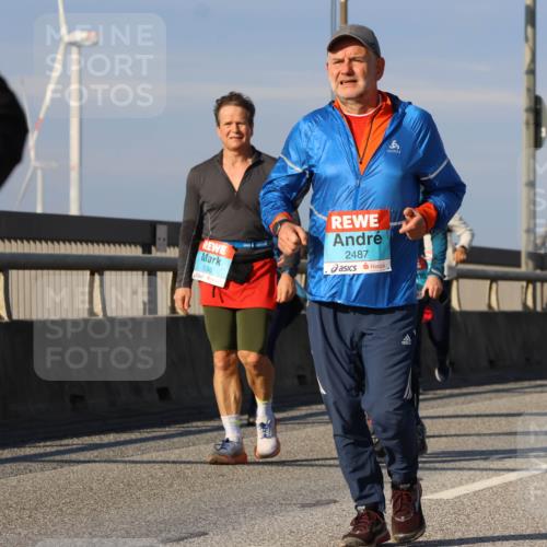 03.10.2025 - Köhlbrandbrückenlauf Strokosch-Dieckow http://msf.ph/oto/9124489 03.10.2025 10:05:08 Position 2 1256, 2487, 2159 meine-sportfotos.de