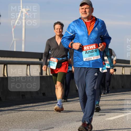 03.10.2025 - Köhlbrandbrückenlauf Strokosch-Dieckow http://msf.ph/oto/9124496 03.10.2025 10:05:08 Position 2 1256, 8, 2487, 2159 meine-sportfotos.de