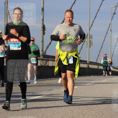 03.10.2025 - Köhlbrandbrückenlauf Strokosch-Dieckow http://msf.ph/oto/9124503 03.10.2025 10:05:11 Position 2 1729, 2159, 2260, 100 meine-sportfotos.de