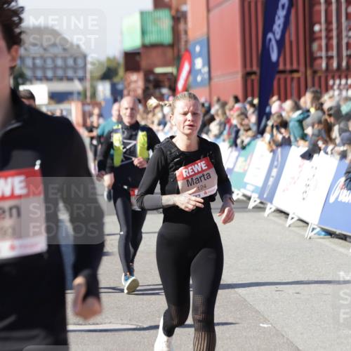 03.10.2025 - Köhlbrandbrückenlauf Jannik Wohlers http://msf.ph/oto/9124504 03.10.2025 13:06:25 Ziel 4124, 4396, 4550, 4658, 4659, 5563, 5641, 5970, 6193, 6850 meine-sportfotos.de