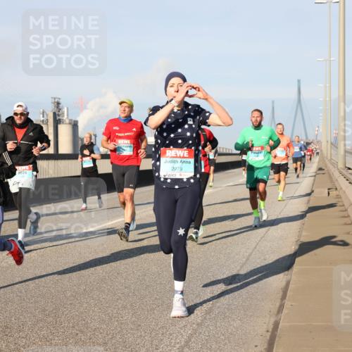03.10.2025 - Köhlbrandbrückenlauf Lena Gebhardt http://msf.ph/oto/9124505 03.10.2025 09:45:55 Position 2 1284, 1130, 2979 meine-sportfotos.de