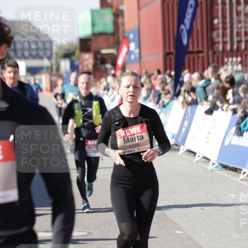 03.10.2025 - Köhlbrandbrückenlauf Jannik Wohlers http://msf.ph/oto/9124510 03.10.2025 13:06:25 Ziel 4124, 4396, 4550, 4658, 4659, 5563, 5641, 5970, 6193, 6850 meine-sportfotos.de