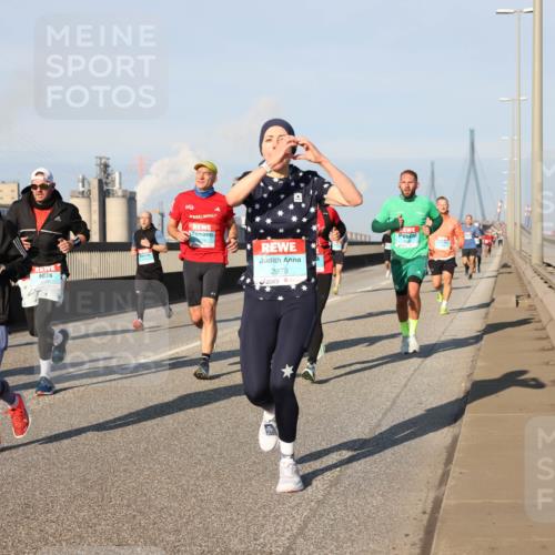 03.10.2025 - Köhlbrandbrückenlauf Lena Gebhardt http://msf.ph/oto/9124511 03.10.2025 09:45:55 Position 2 1284, 2979 meine-sportfotos.de