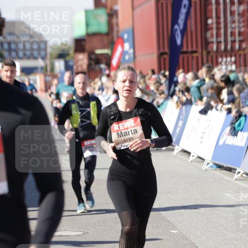 03.10.2025 - Köhlbrandbrückenlauf Jannik Wohlers http://msf.ph/oto/9124513 03.10.2025 13:06:25 Ziel 4124, 4396, 4550, 4658, 4659, 5563, 5641, 5970, 6193, 6850 meine-sportfotos.de