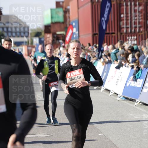 03.10.2025 - Köhlbrandbrückenlauf Jannik Wohlers http://msf.ph/oto/9124517 03.10.2025 13:06:25 Ziel 4124, 4396, 4550, 4658, 4659, 5563, 5641, 5970, 6193, 6850 meine-sportfotos.de