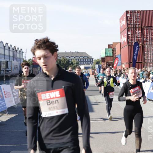 03.10.2025 - Köhlbrandbrückenlauf Jannik Wohlers http://msf.ph/oto/9124519 03.10.2025 13:06:26 Ziel 4015, 4122, 4124, 4396, 4550, 4658, 4659, 5563, 5641, 5970, 6193 meine-sportfotos.de