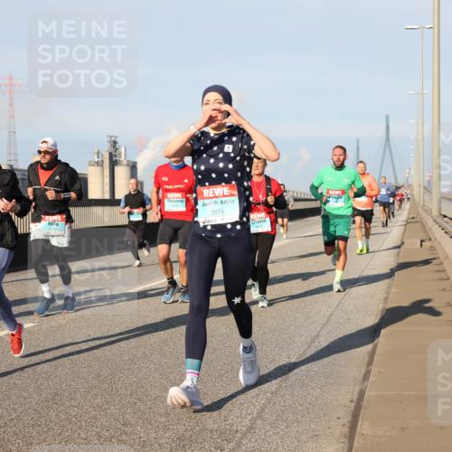 03.10.2025 - Köhlbrandbrückenlauf Lena Gebhardt http://msf.ph/oto/9124522 03.10.2025 09:45:55 Position 2 1284, 113, 2979 meine-sportfotos.de