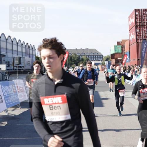 03.10.2025 - Köhlbrandbrückenlauf Jannik Wohlers http://msf.ph/oto/9124527 03.10.2025 13:06:26 Ziel 4015, 4122, 4124, 4396, 4550, 4658, 4659, 5563, 5641, 5970, 6193 meine-sportfotos.de