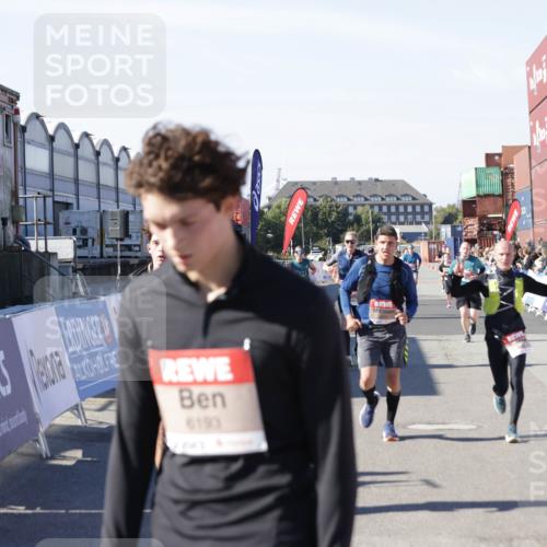 03.10.2025 - Köhlbrandbrückenlauf Jannik Wohlers http://msf.ph/oto/9124541 03.10.2025 13:06:26 Ziel 4015, 4122, 4124, 4396, 4550, 4658, 4659, 5563, 5641, 5970, 6193 meine-sportfotos.de