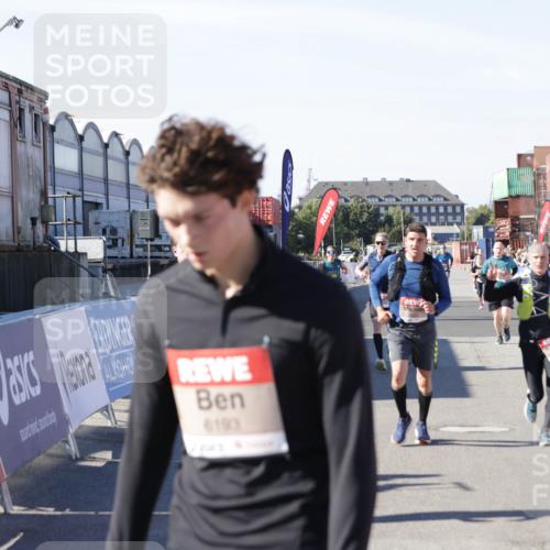 03.10.2025 - Köhlbrandbrückenlauf Jannik Wohlers http://msf.ph/oto/9124544 03.10.2025 13:06:26 Ziel 4015, 4122, 4124, 4396, 4550, 4658, 4659, 5563, 5641, 5970, 6193 meine-sportfotos.de
