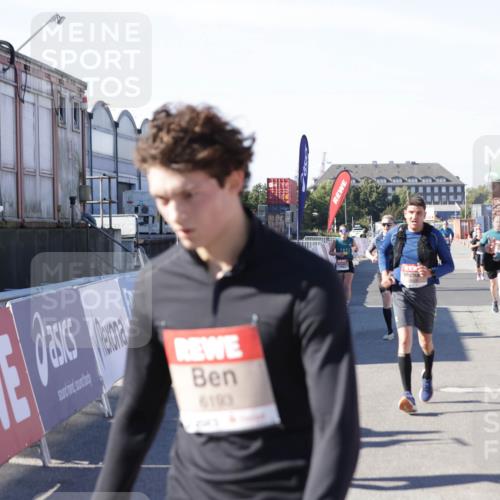 03.10.2025 - Köhlbrandbrückenlauf Jannik Wohlers http://msf.ph/oto/9124549 03.10.2025 13:06:27 Ziel 4015, 4122, 4124, 4396, 4550, 4658, 4659, 5563, 5641, 5970, 6193 meine-sportfotos.de